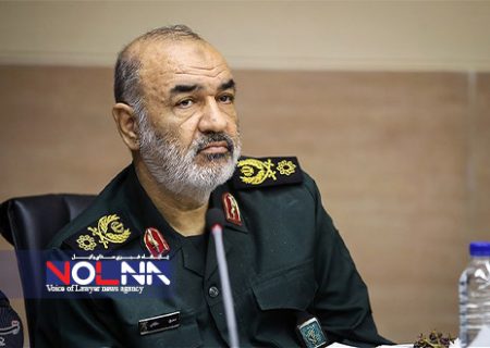 وطن‌فروشانی که به غرب لبخند می‌زنند در ایران جایگاهی ندارند