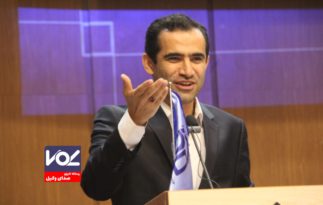 تورم حاصل ائتلاف دزدها و بانک ها است/ ویدئو